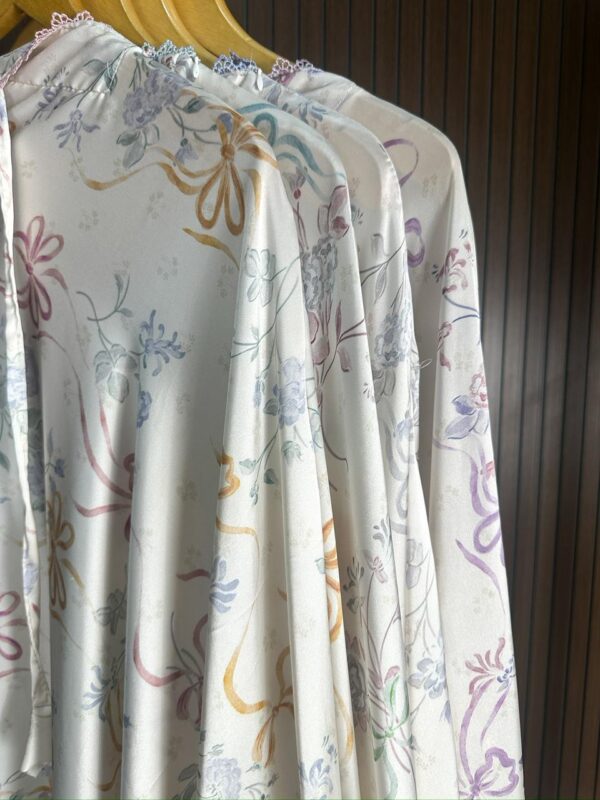 Mukena Armani Silky Premium Putih Motif Bunga 03